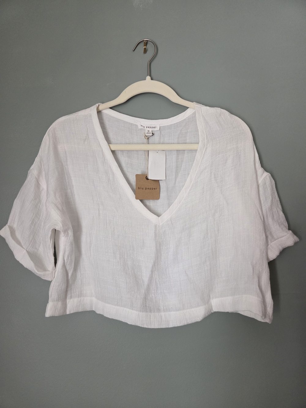 NWT Blu Pepper White V-Neck Cropped Gauze Top
